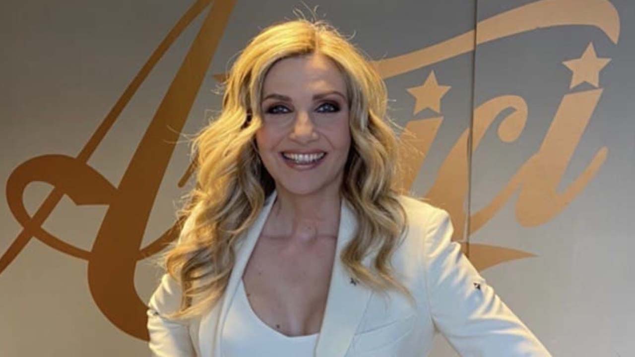 Lorella Cuccarini canto ad Amici
