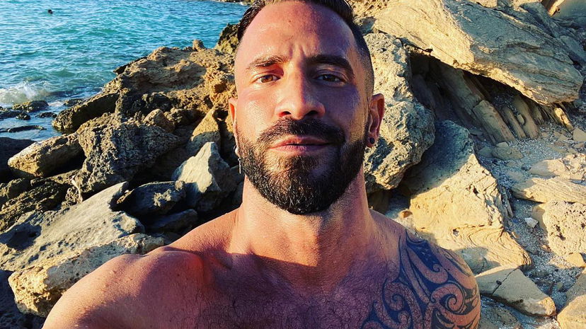 Fabrizio Santamaria commenta la denuncia per atti osceni: “Adoro! Nei paesi piccoli sono capre, emancipazione zero” preview