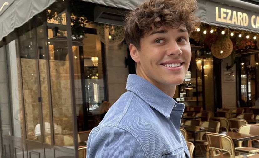 Noah Beck confessa di soffrire di un disturbo: “Colpa dei social, ci convivo ogni giorno” preview