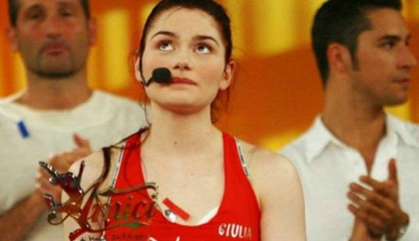 Giulia Ottonello ha un momento di sconforto dopo aver letto un articolo che la riguarda: “Dopo Amici quante strade sbarrate…” preview
