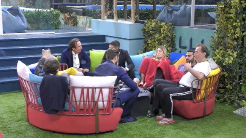 Grande Fratello Vip, nella notte un gieffino sbotta contro un’altra concorrente: “La denuncio, contatto i miei avvocati!” preview