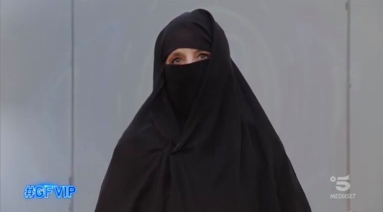 Jo Squillo col niqab al Grande Fratello Vip, ecco perché l’ha fatto preview
