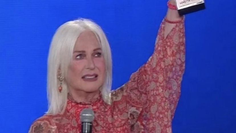 Loretta Goggi lascia per sempre i social dopo le offese per il playback ai Seat Music Awards preview