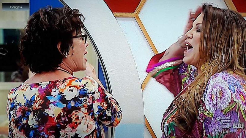 Corinne Clery torna sulla lite con Serena Grandi al GF Vip: “Sembravamo due pazze, spettacolo orrendo” preview