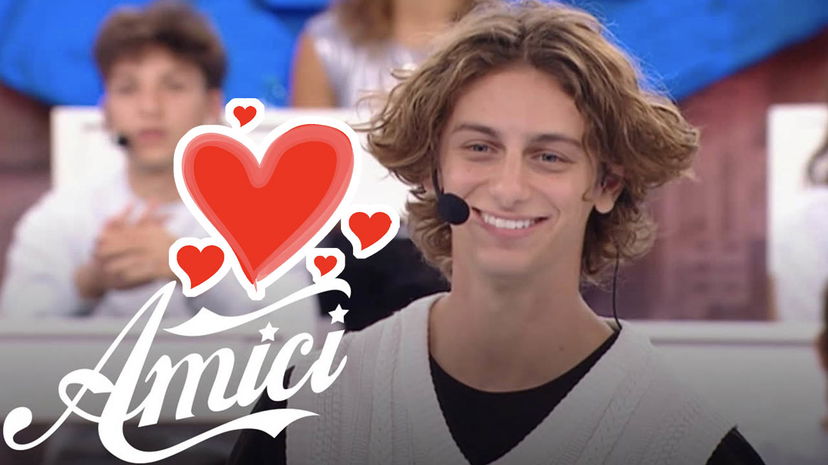 Albe, scatta il bacio nella casetta di Amici 21: la reazione della fidanzata preview