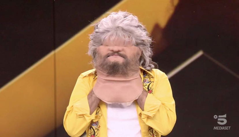 Pino Daniele eliminato da Star in the Star: ecco chi c’era sotto la maschera preview