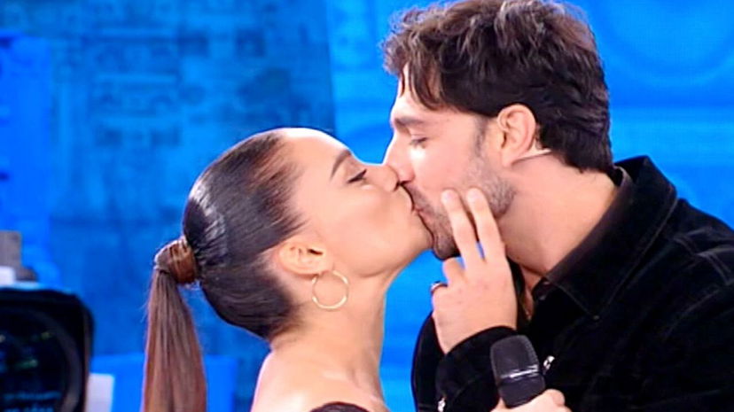 Francesca Tocca e Raimondo Todaro insieme: la reazione di loro figlia Jasmine preview