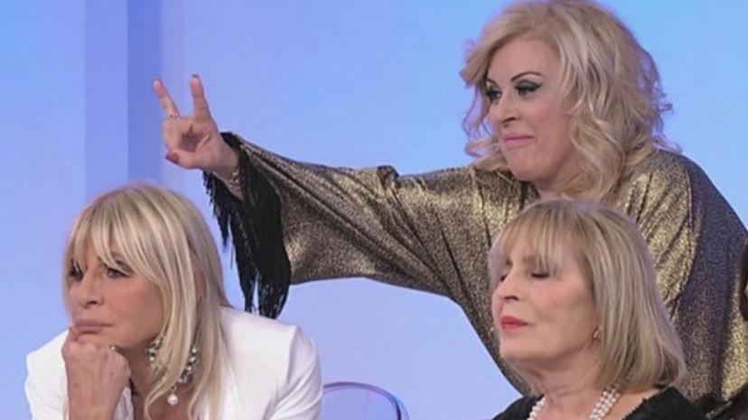 Uomini e Donne anticipazioni: Tina lancia un secchio d’acqua a Gemma, nessun nuovo tronista preview