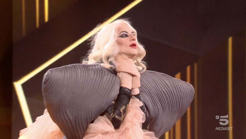 Lady Gaga eliminata da Star in the Star: ecco chi c’era sotto la maschera preview