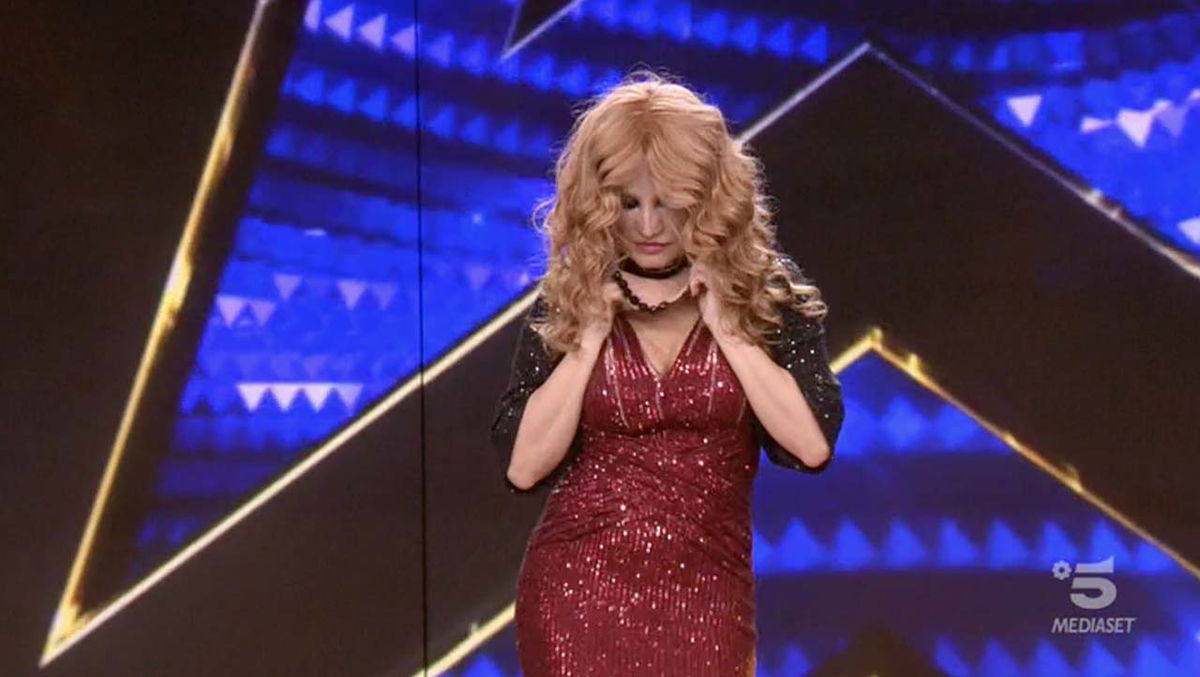 Mina eliminata da Star in the Star: ecco chi c’era sotto la maschera article-post