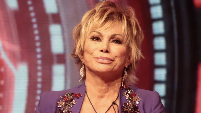 Carmen Russo bacchetta Alex Belli: “Vittima di te stesso, fai il personaggio, torna a fare l’attore” preview