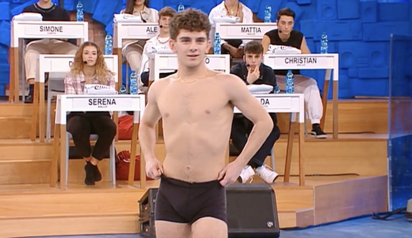 Dario Schirone di Amici 21 contro Alessandra Celentano che fa commenti sul fisico preview