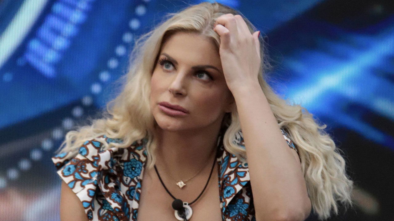 Francesca Cipriani ha avuto una malformazione e lo confessa a Carmen