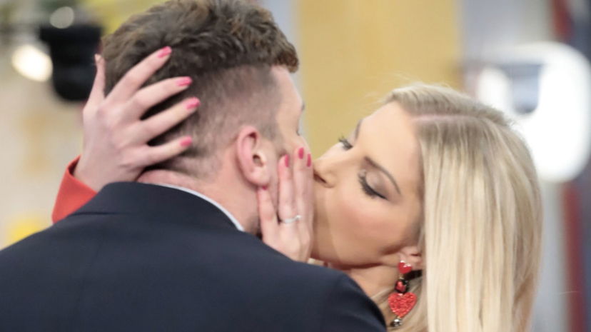 Francesca Cipriani, arriva la proposta di matrimonio al GF Vip: “Alessandro le chiederà di sposarlo” preview