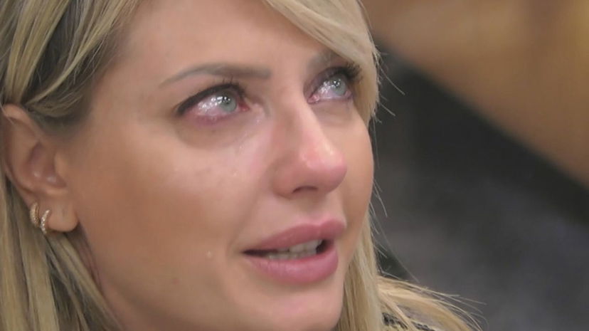 Manila Nazzaro scoppia in lacrime e ricorda un momento molto difficile preview