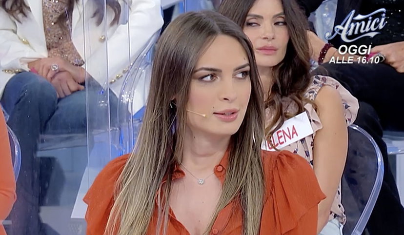 Andrea Nicole riceve a sorpresa una lettera dalla madre: “Per me non è cambiato niente, sono fiera di te” preview