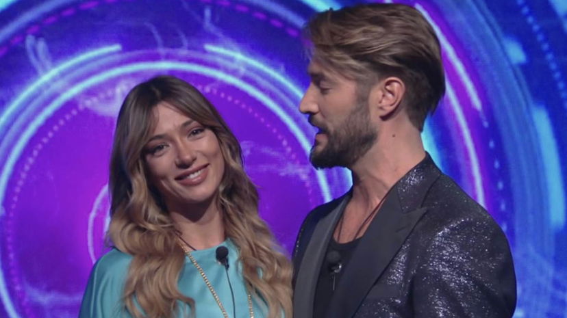 Alex Belli e la nuova dedica a Soleil: “Con le mie dita tra i suoi capelli” preview