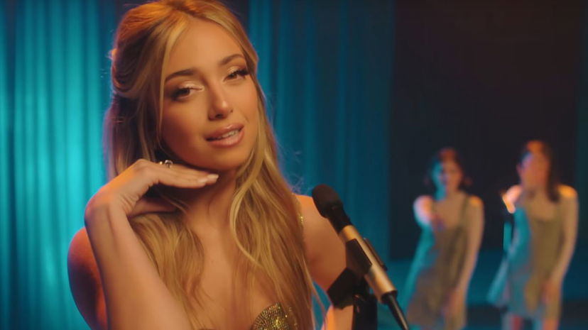 Ana Mena: Música Ligera (cover in spagnolo di Musica Leggerissima) è il suo nuovo singolo preview