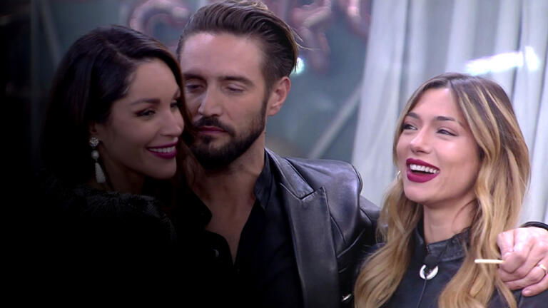Delia Duran, Alex si scaglia contro di lei: “Ha i conti correnti pieni, che se ne stia a casa e non mi guardi” Delia Duran, Alex si scaglia contro di lei: “Ha i conti correnti pieni, che se ne stia a casa e non mi guardi”