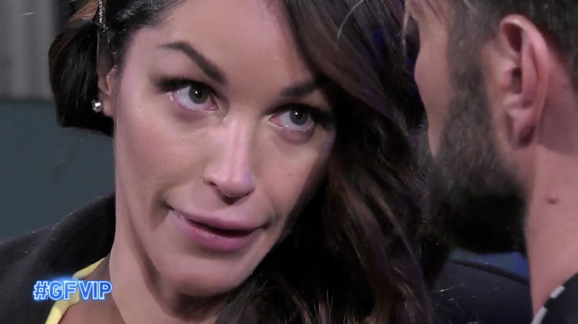 Delia Duran pensando di non essere ascoltata fa un’accusa choc ad Alex Belli preview