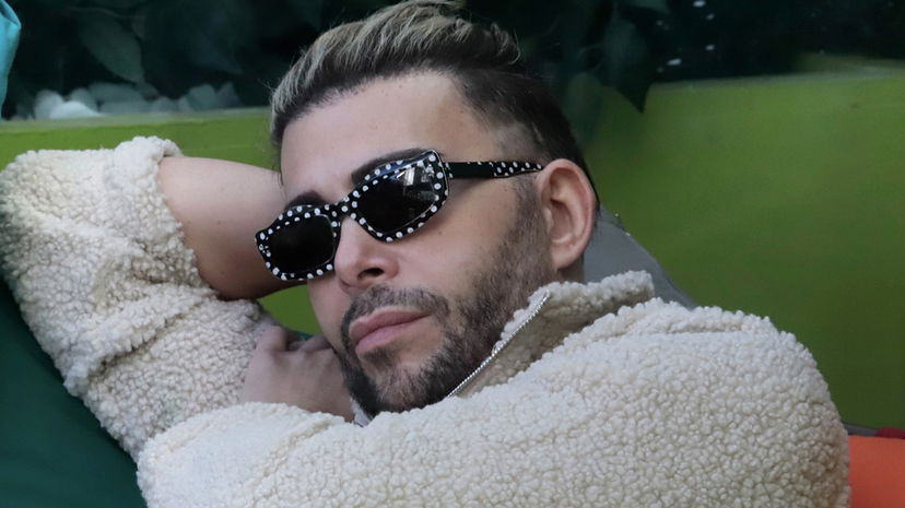 Giacomo Urtis e le confessioni al GF Vip: “Mi cercano i calciatori, esco con uno famosissimo, sono l’amante” preview