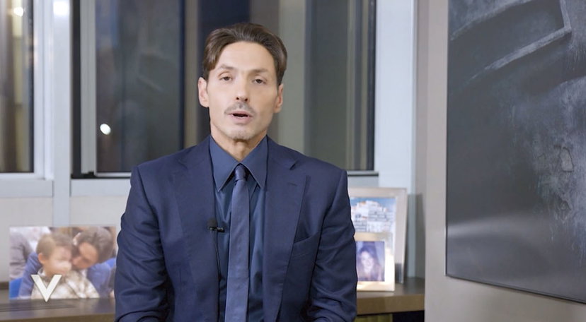 Pier Silvio Berlusconi invia un video messaggio a Maria De Filippi preview