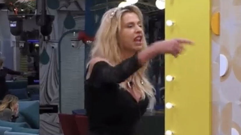 Nathaly Caldonazzo dà della pazza a Valeria Marini che sbotta preview