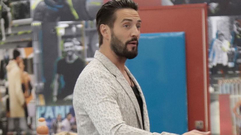 Alex Belli in crisi: nessuno dei parenti gli risponde al telefono preview