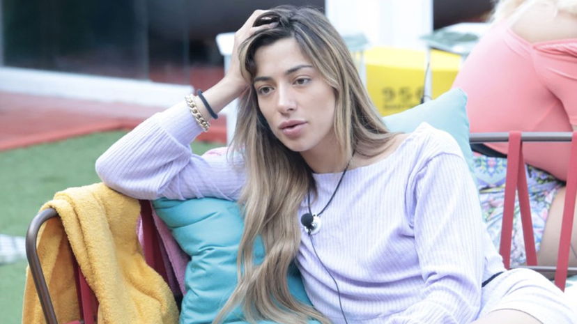 Alex e Delia, urla fuori dal GF Vip: “Sono d’accordo, c’è un biglietto” – la reazione di Soleil preview