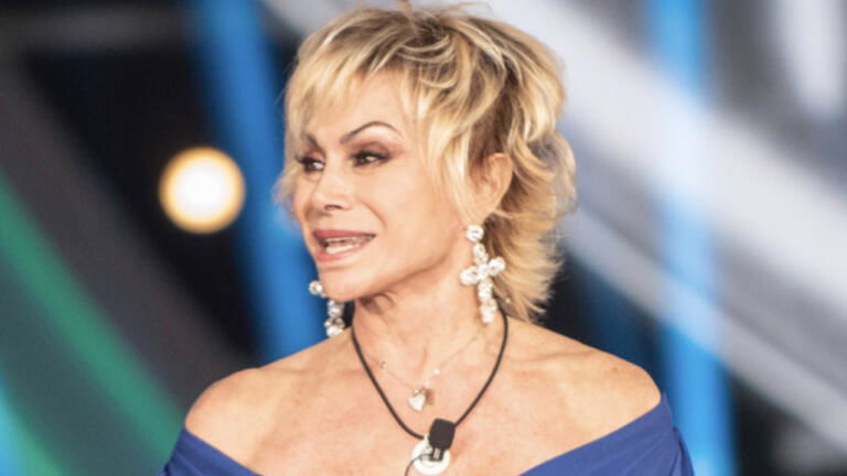 Carmen Russo dura con Alex Belli, poi punge Delia e Soleil: “Una tarantella di gruppo” Carmen Russo dura con Alex Belli, poi punge Delia e Soleil: “Una tarantella di gruppo”