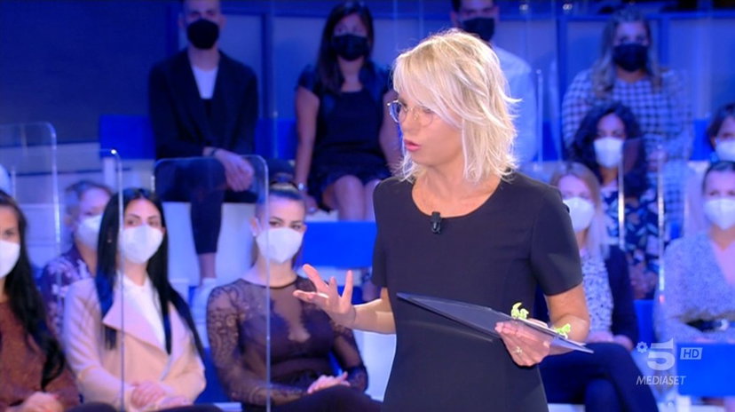 C’è Posta Per Te: Maria De Filippi dice una parolaccia, ma l’uomo non apre la busta preview