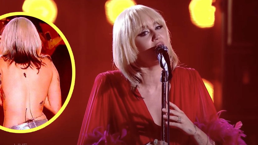 Miley Cyrus, incidente durante il concerto di capodanno: si strappa il reggiseno in diretta preview