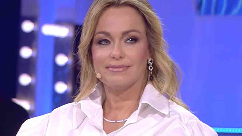 Sonia Bruganelli in diretta su Instagram spara a zero sui vipponi di Alfonso Signorini preview