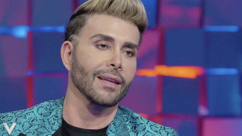 Urtis si commuove per le parole del padre: “Non ha mai accettato la mia omosessualità” preview