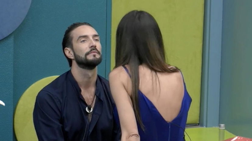 Alex Belli e Delia Duran si parlano nella notte: “Ti spiego perché sono entrato in Casa” preview