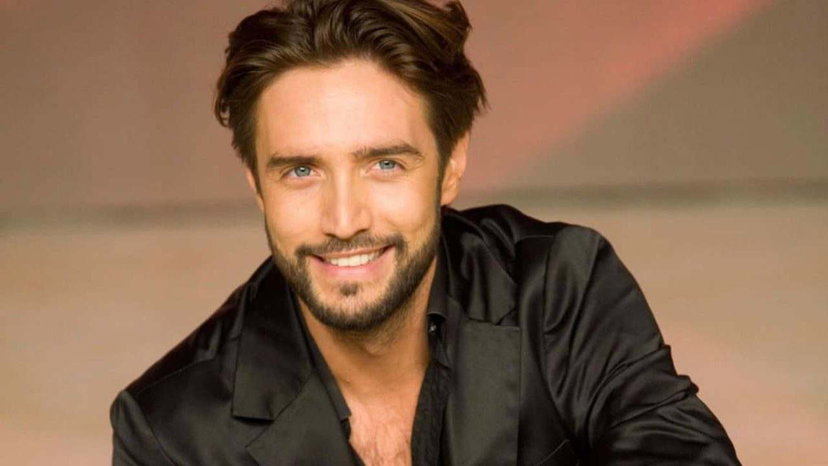 Alex Belli a Sanremo canta un pezzo di Lucio Battisti preview