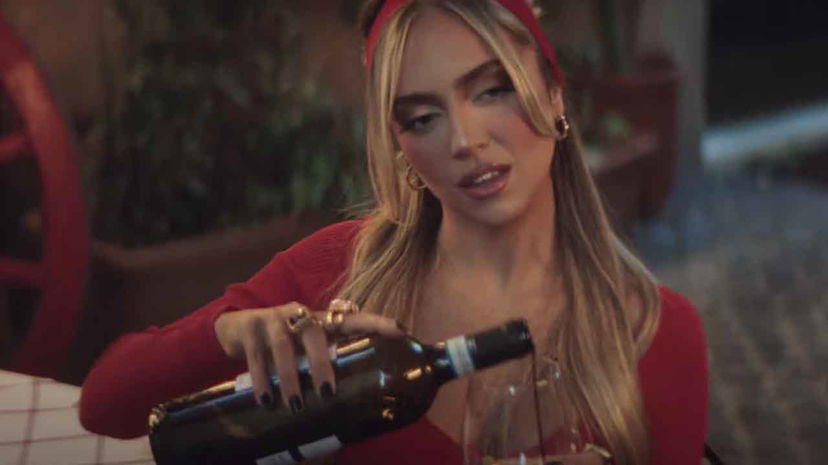 Ana Mena, Duecentomila Ore: video ufficiale e testo della canzone preview