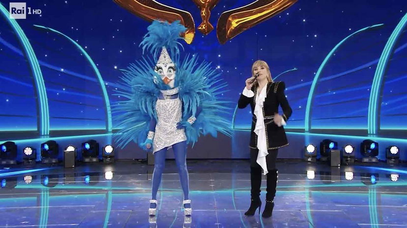 Gallina eliminata a Il Cantante Mascherato: ecco chi c’era sotto la maschera preview