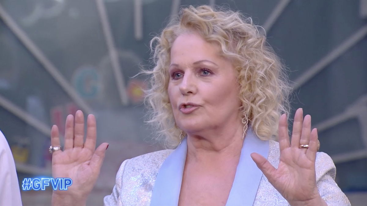 Katia Ricciarelli vuole abbandonare il GF Vip: “Fatemi uscire. Andate tutti a fare in C” article-post