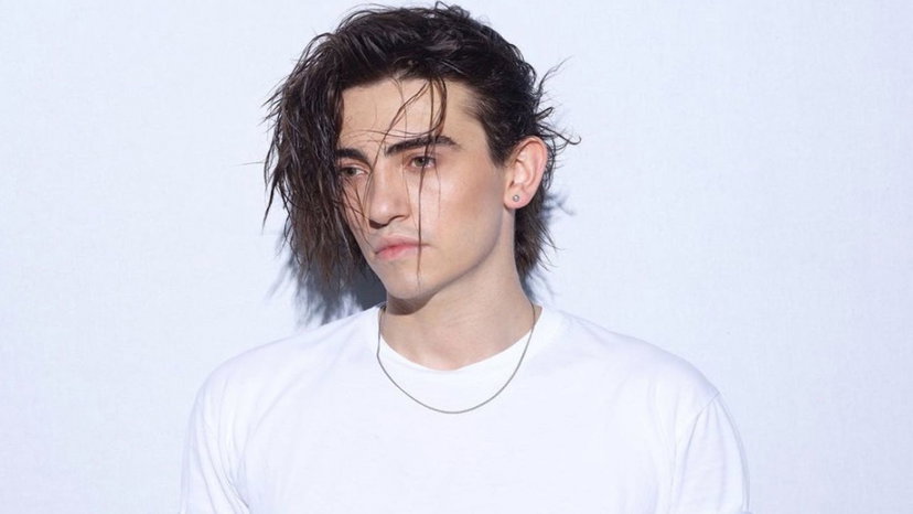 Michele Bravi, parla un suo collega: “Lo sento segretamente” preview