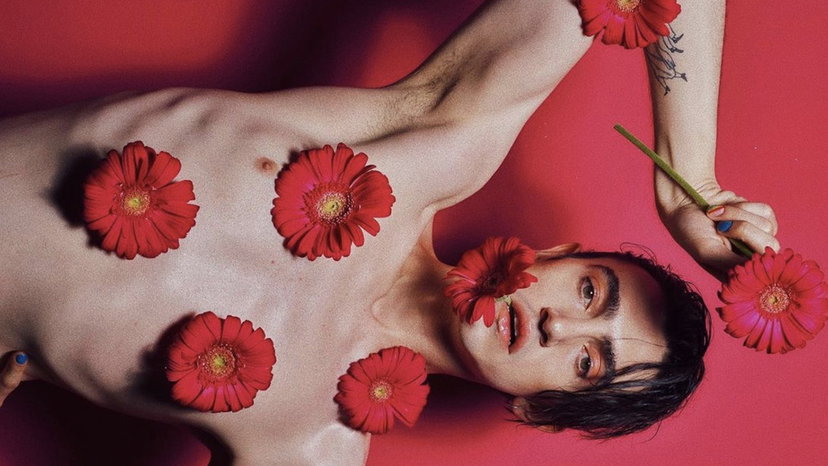 Michele Bravi confessa: “In camera sono bravo, un animale, sono uno schifoso” preview