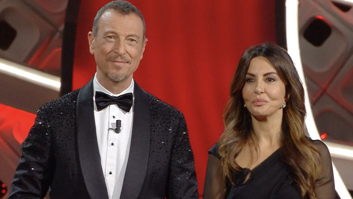 Sabrina Ferilli e Amadeus, rumor su una lite: il conduttore fa chiarezza article-post