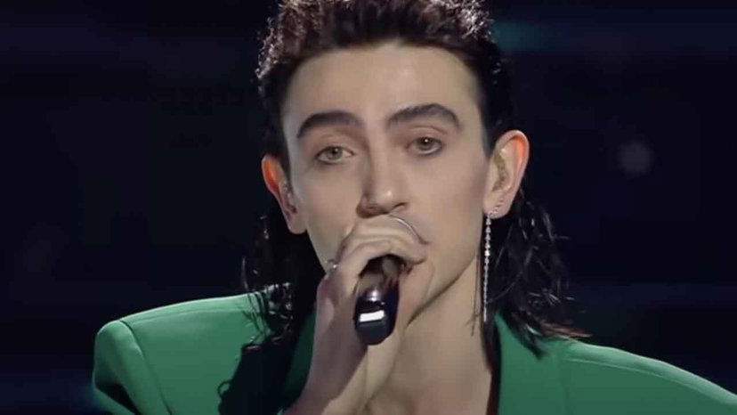 Michele Bravi è “tutta femmina”, il gratuito attacco di Vittorio Sgarbi preview