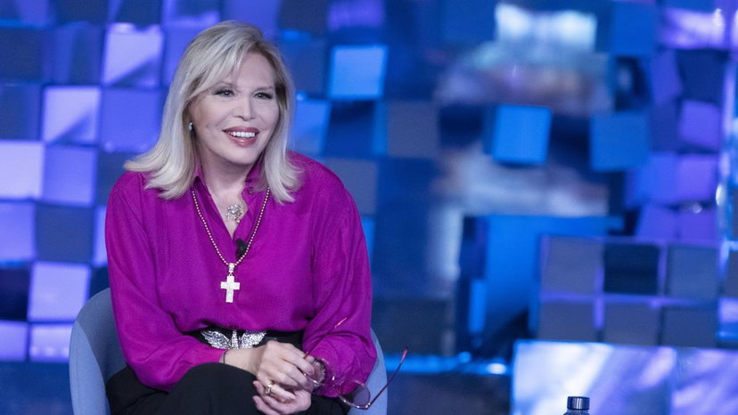 Amanda Lear: “Io nata uomo? Sono la prima vittima di fake news” preview