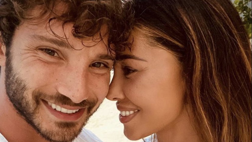 Belen conferma la sua storia con Stefano De Martino e ironizza: “Tanto ci rilasceremo” preview