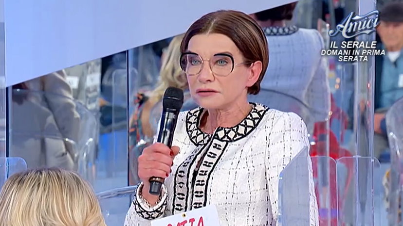 Elisabetta Franchi, sua sorella Catia a Uomini e Donne scatena il caos perché portata a mangiare in una pizzeria da asporto preview