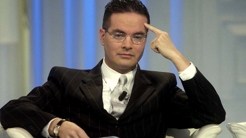 Klaus Davi fa coming out e (com’è giusto che sia) nessuno se ne accorge preview