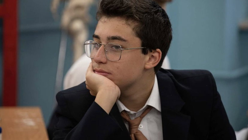 Il Collegio, Raffaele Fiorella dona in beneficienza tutti i soldi guadagnati grazie agli sponsor preview