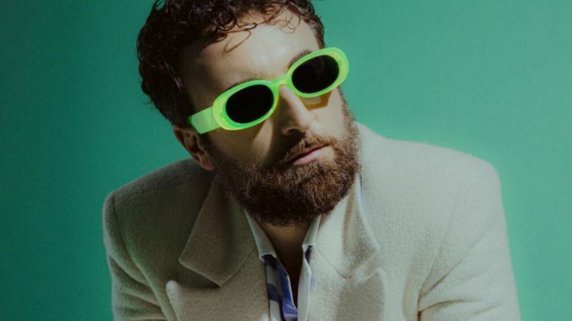 Dargen D’Amico sale sul podio dei brani più venduti di Sanremo preview