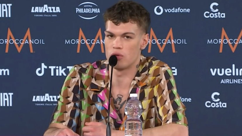 Bottiglietta d’acqua tirata da Blanco nel camerino dei francesi: “Un gioco, tanto non ci votano comunque” preview